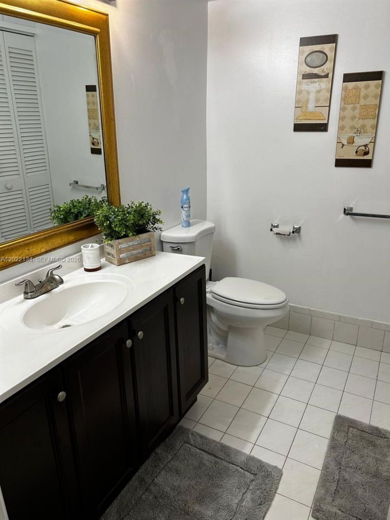 17800 N Bay Rd, Unit 405, Sunny Isles Beach, FL 33160 Photo