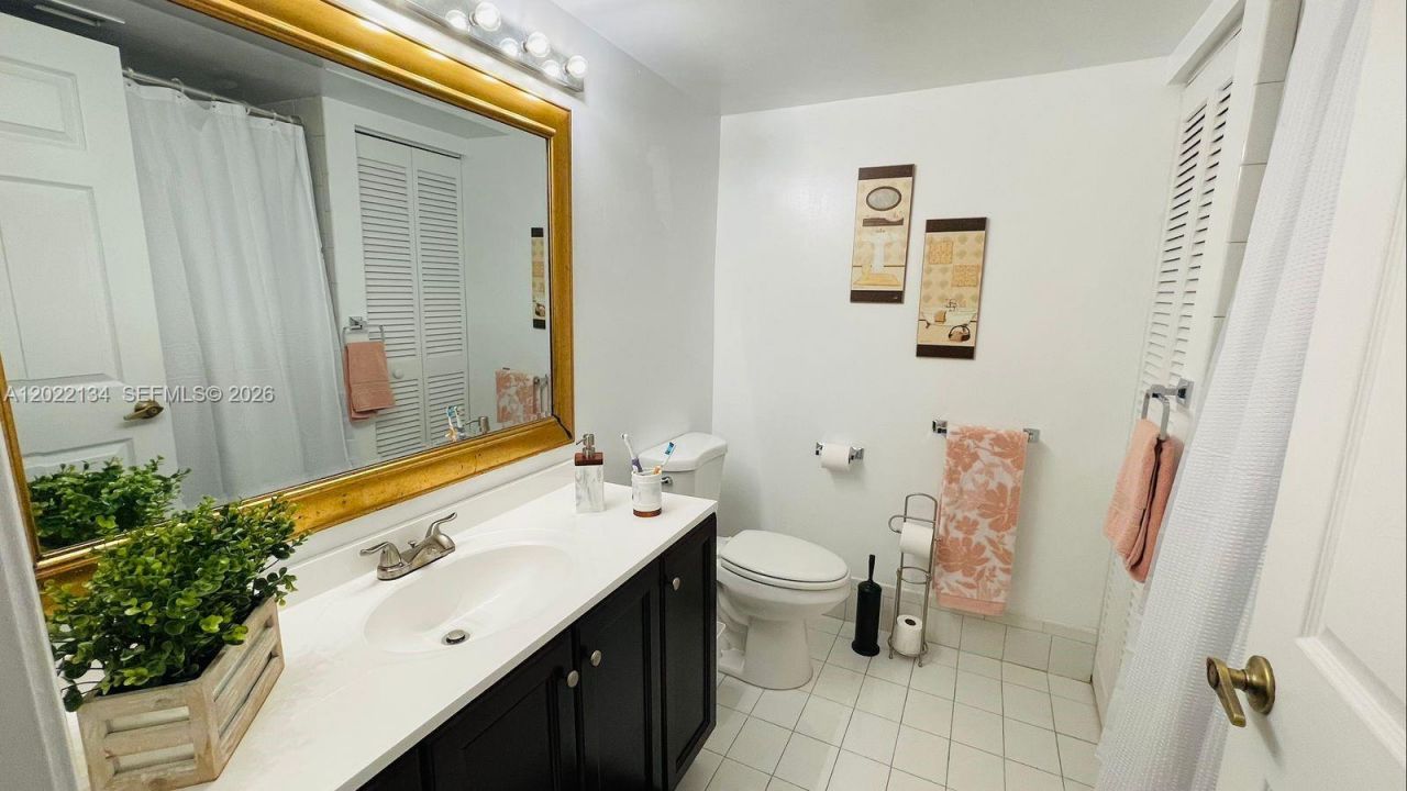 17800 N Bay Rd, Unit 405, Sunny Isles Beach, FL 33160 Photo