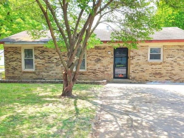 521 S 6th Street, Charleston, MO 63834