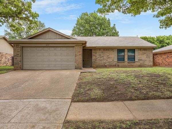 6219 Kelly Elliott Road, Arlington, TX 76001