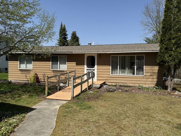 5510 Chestnut Drive, Cheboygan, MI 49721