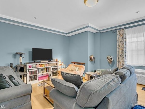 70 S Munn Ave, East Orange, NJ 07018