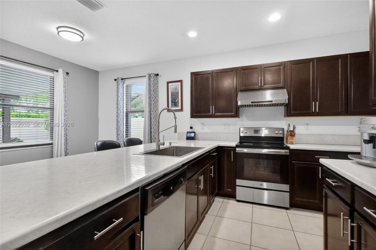 10400 W 35 Way , Hialeah, FL 33018 Photo