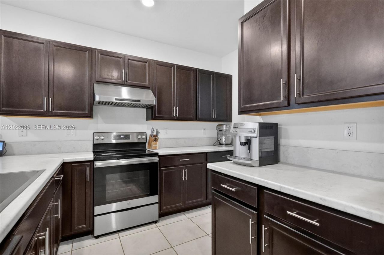 10400 W 35 Way , Hialeah, FL 33018 Photo