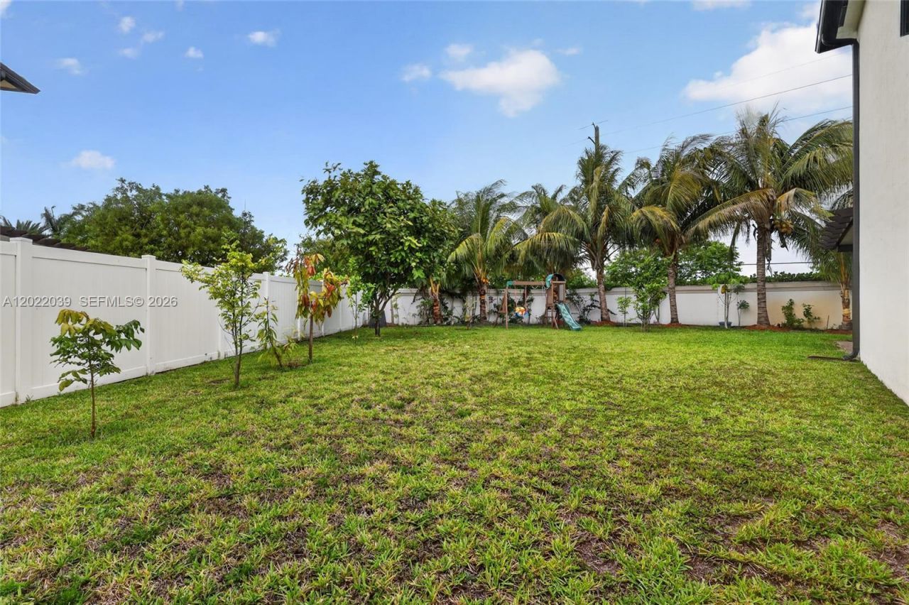 10400 W 35 Way , Hialeah, FL 33018 Photo