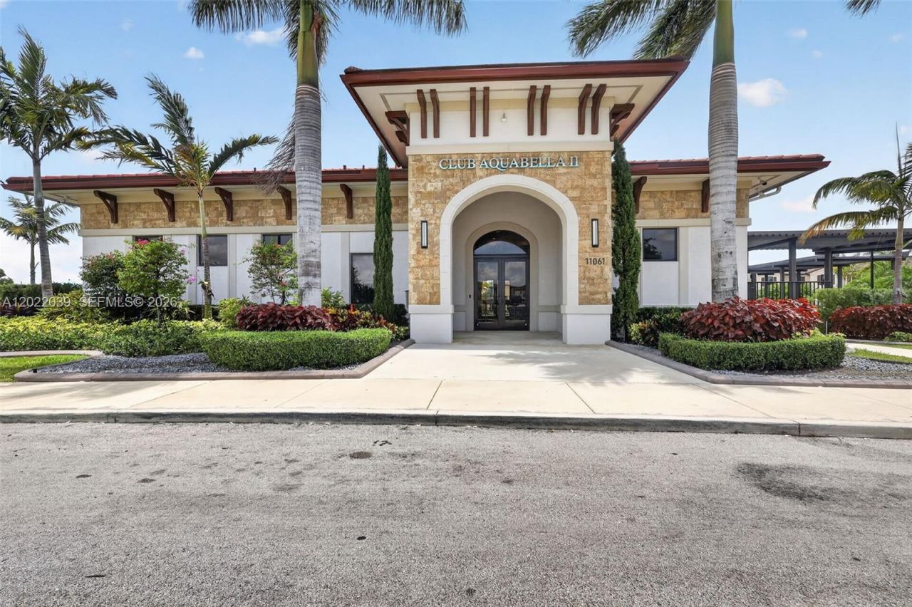 10400 W 35 Way , Hialeah, FL 33018 Photo