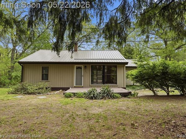 9255 Evergreen Road, Green Oak Twp, MI 48116
