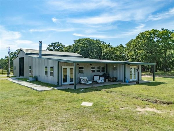 209 County Road 2696 , Alvord, TX 76225