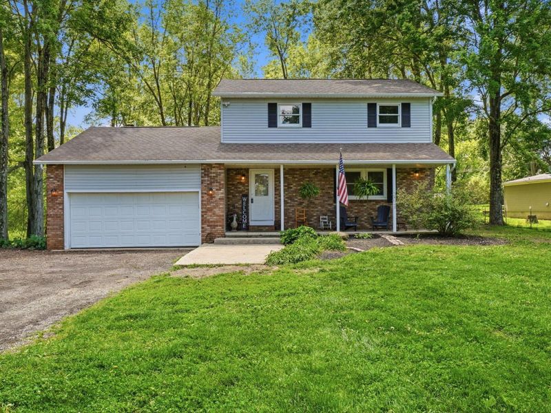 683 Woodside Drive SW, Pataskala, OH 43062 Photo 2
