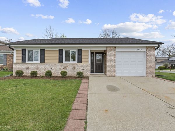 6855 Dove Avenue , Woodridge, IL 60517