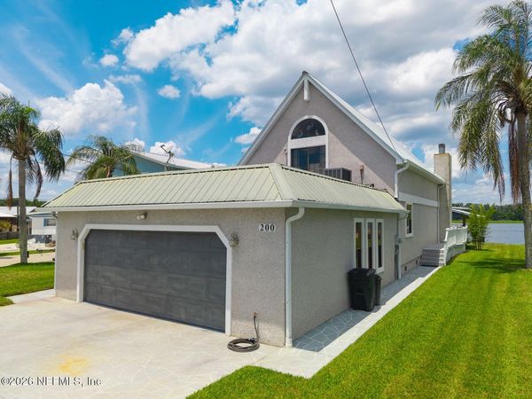 200 SPORTSMAN Drive, Welaka, FL 32193
