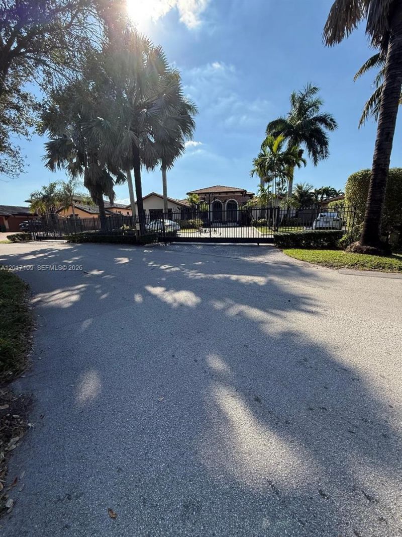 19596 SW 130th Avenue Road, Miami, FL 33177 Photo