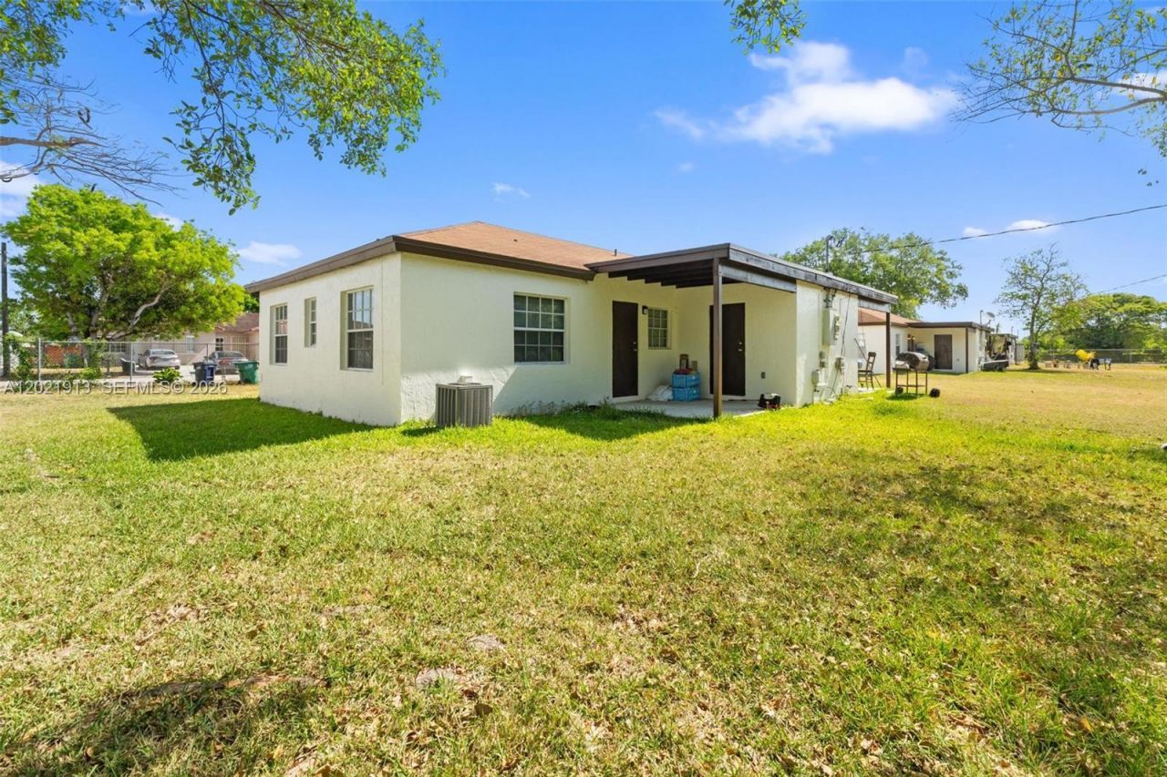10544 SW 182nd St , Miami, FL 33157 Photo