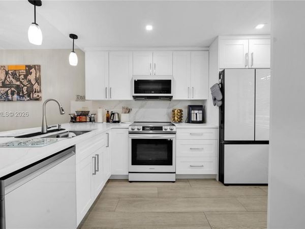 605 Oaks Dr , Unit 502, Pompano Beach, FL 33069