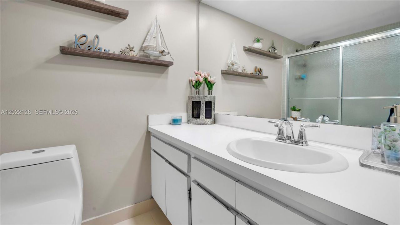 605 Oaks Dr , Unit 502, Pompano Beach, FL 33069 Photo