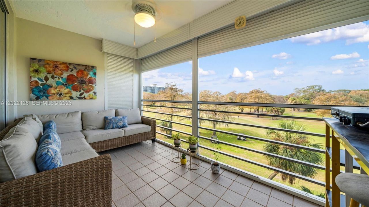 605 Oaks Dr , Unit 502, Pompano Beach, FL 33069 Photo
