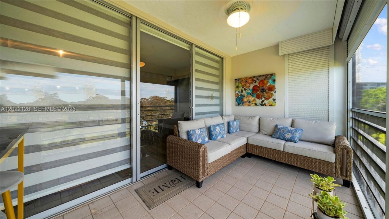 605 Oaks Dr , Unit 502, Pompano Beach, FL 33069 Photo