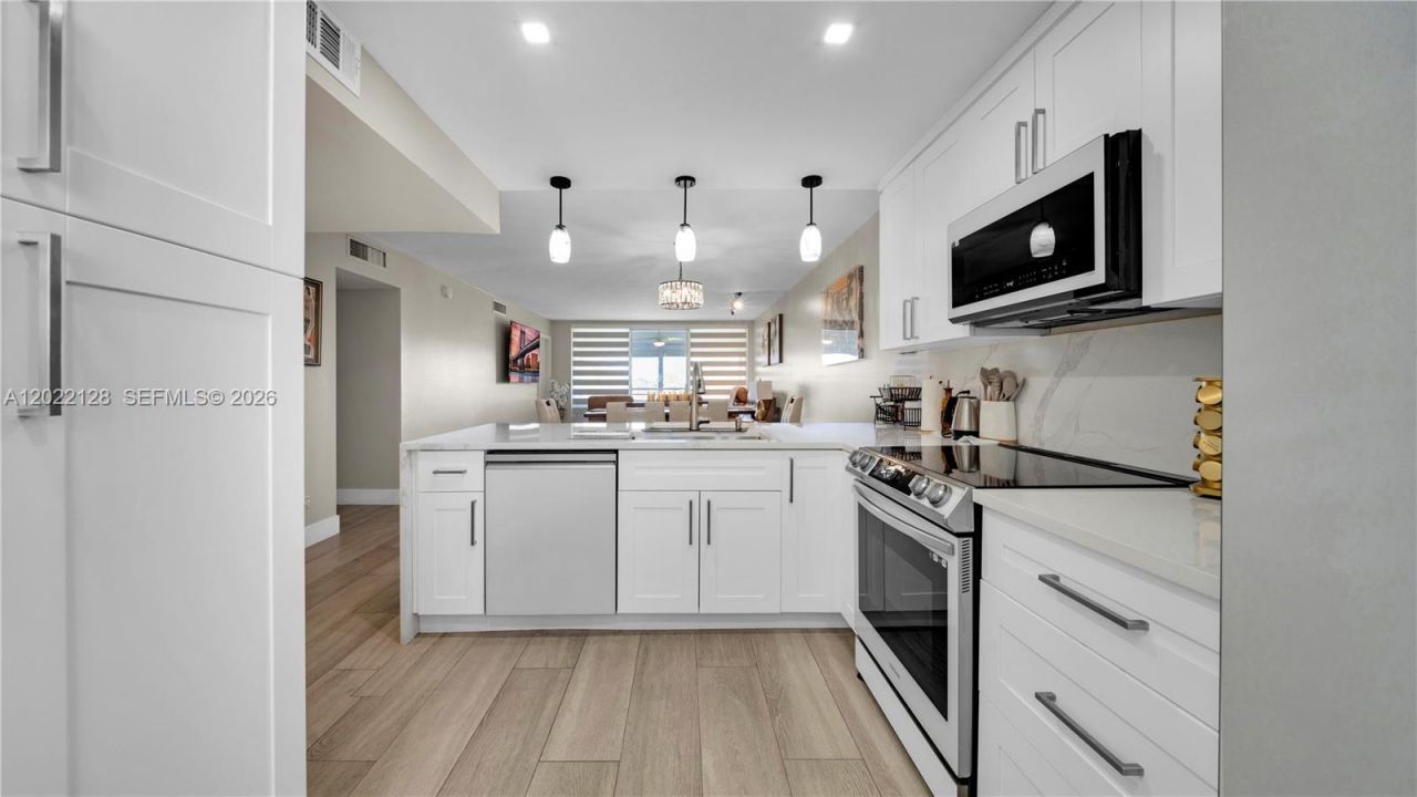 605 Oaks Dr , Unit 502, Pompano Beach, FL 33069 Photo