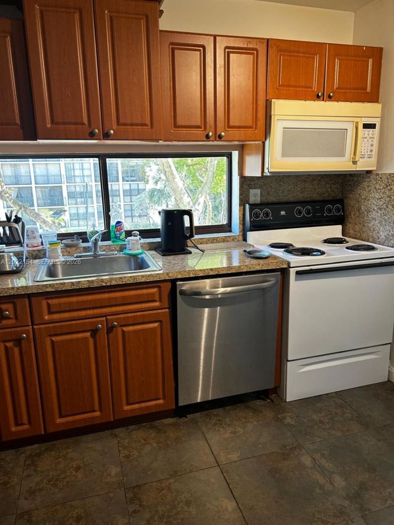 17021 N Bay Rd, Unit 327, Sunny Isles Beach, FL 33160 Photo