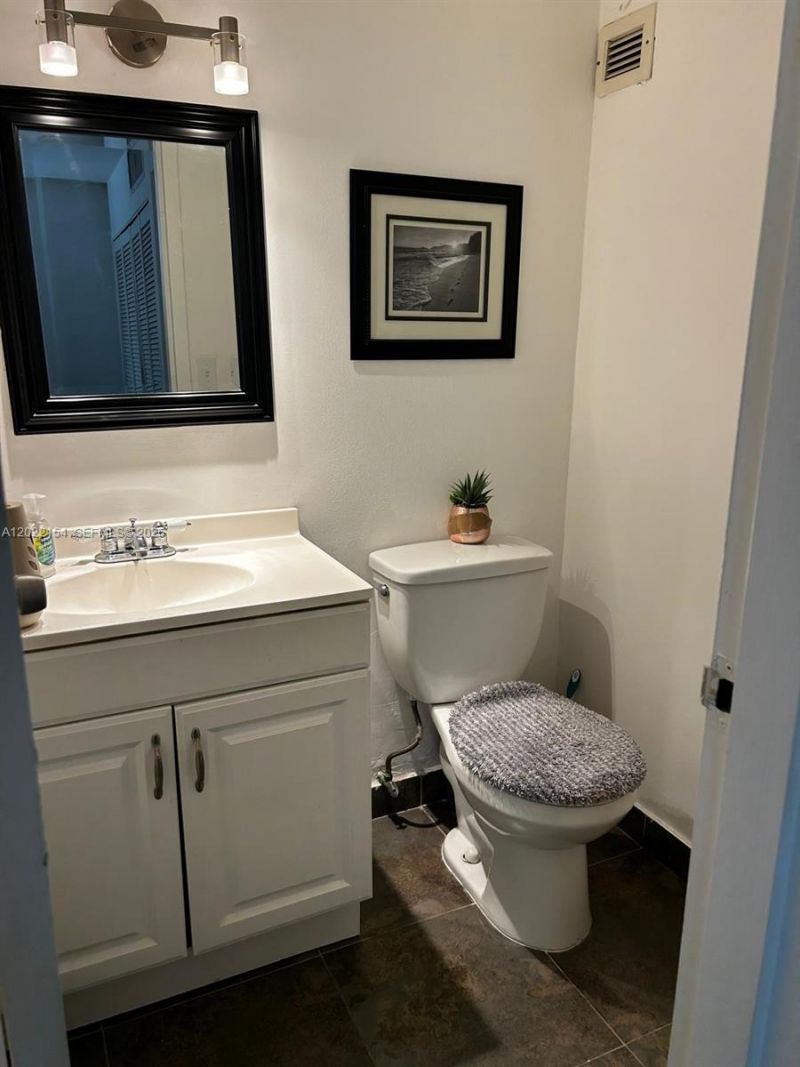 17021 N Bay Rd , Unit 327, Sunny Isles Beach, FL 33160 Photo