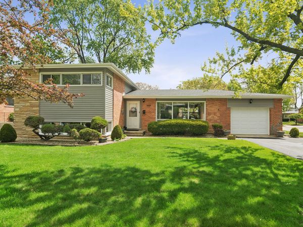 555 S Cedar Street , Palatine, IL 60067