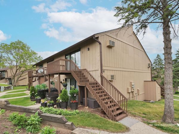 22 Jamaica Colony, Unit 8, Fox Lake, IL 60020