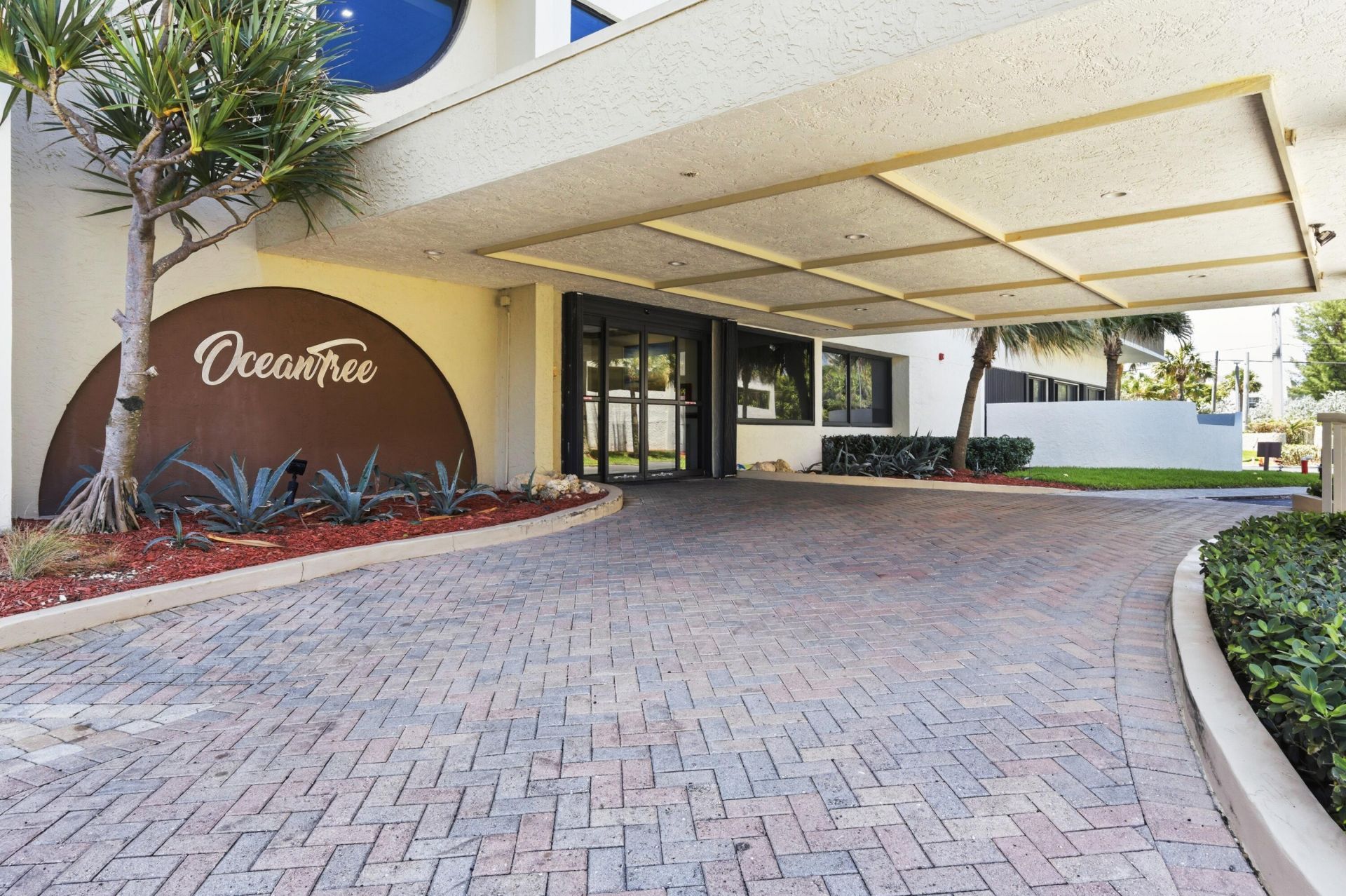 3400 N Ocean Drive, Unit 1207, Riviera Beach, FL 33404 Photo