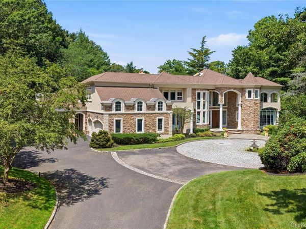 55 Coves Run, Oyster Bay Cove, NY 11791
