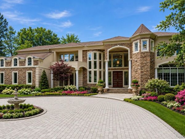 55 Coves Run, Oyster Bay Cove, NY 11791