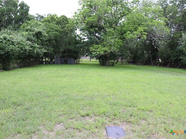 1006 Johnson Street , Lockhart, TX 78644