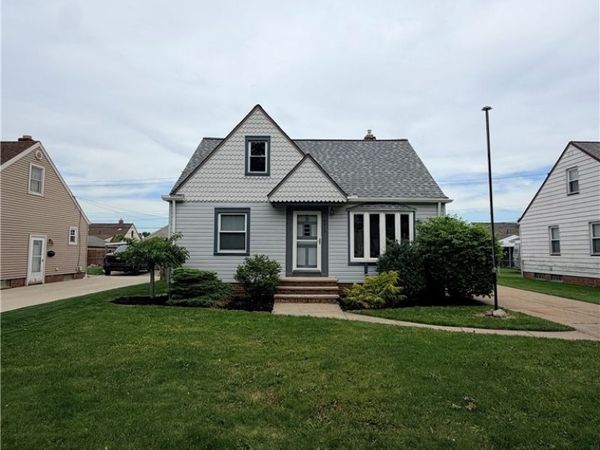 4717 Summer Lane, Brooklyn, OH 44144