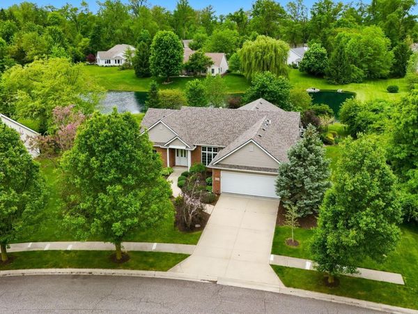 9421 Wawasee Cove, Fort Wayne, IN 46804