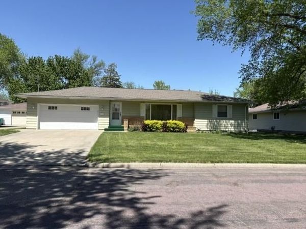 225 8th Avenue SE, Waseca, MN 56093