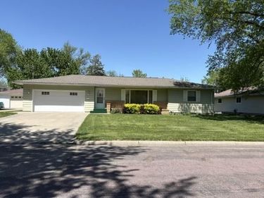225 8th Avenue SE, Waseca, MN 56093