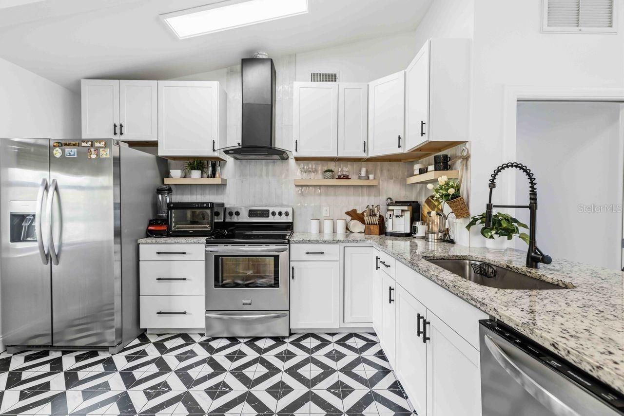 8021 Timber Lake Lane, Sarasota, FL 34243 Photo