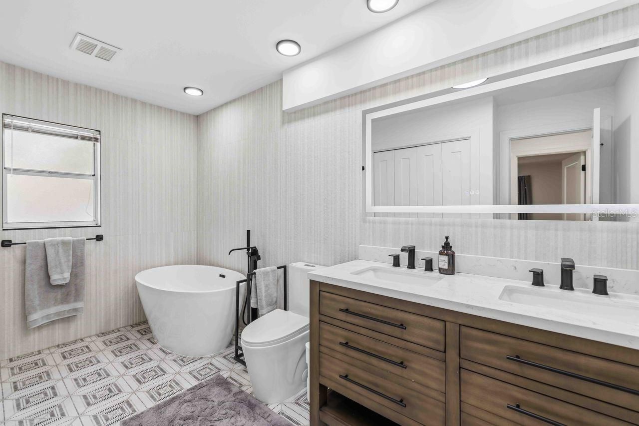 8021 Timber Lake Lane, Sarasota, FL 34243 Photo