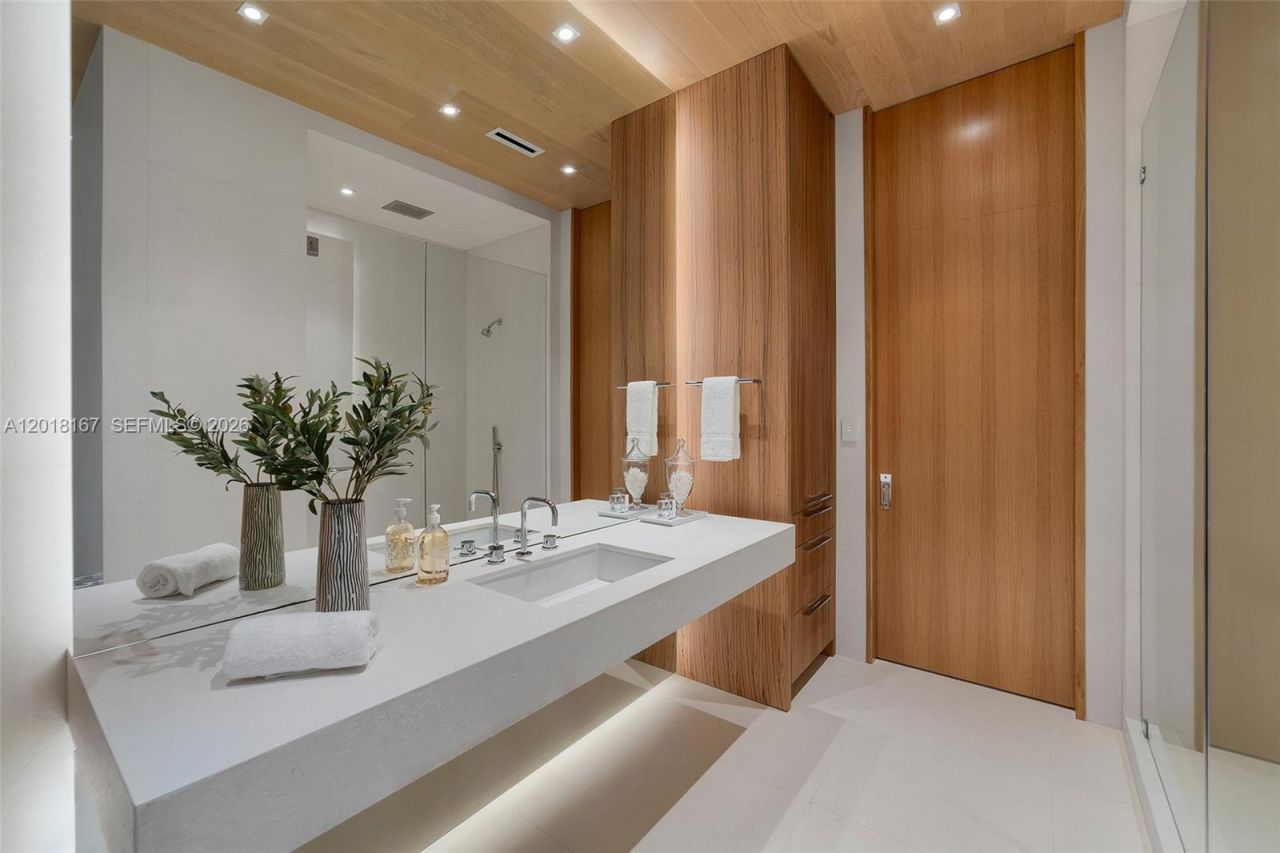 1420 W 23rd St , Miami Beach, FL 33140 Photo
