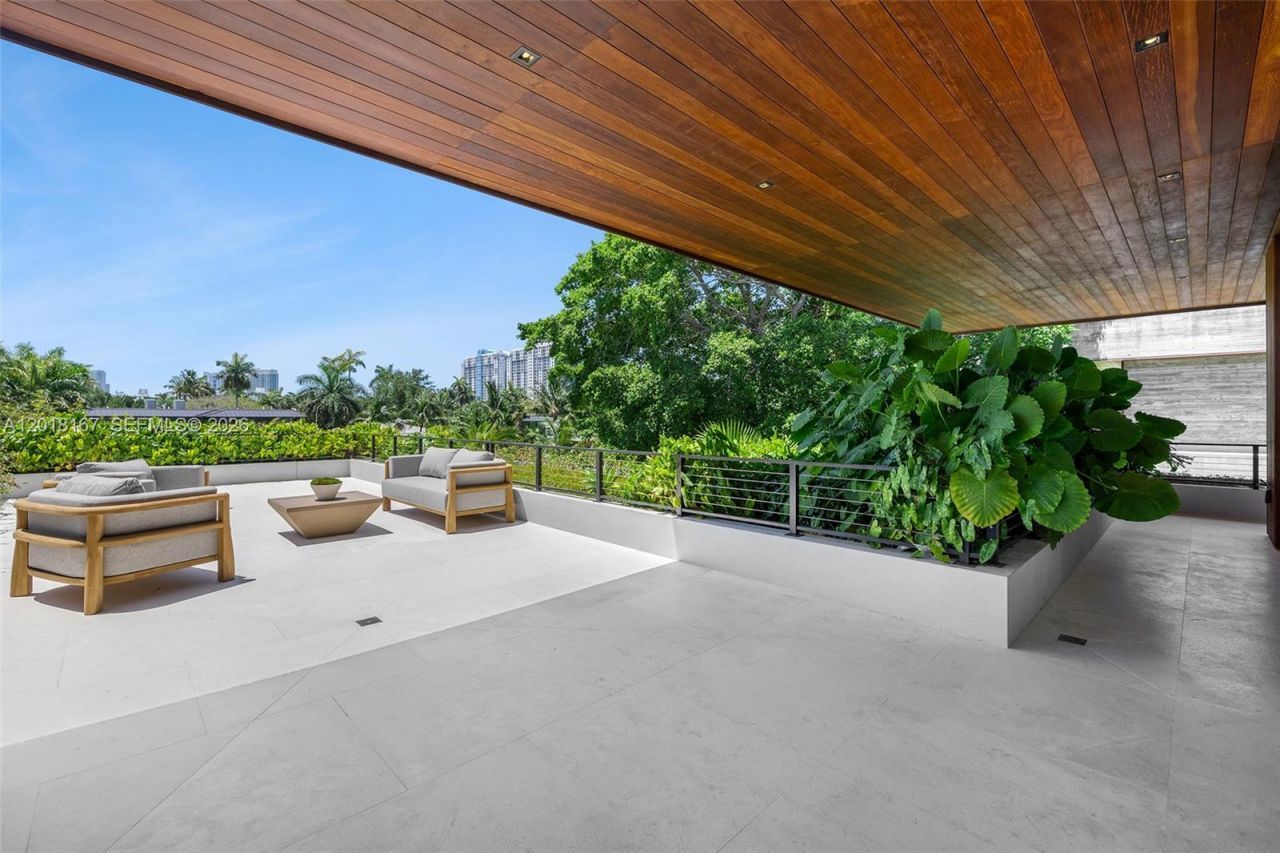 1420 W 23rd St , Miami Beach, FL 33140 Photo
