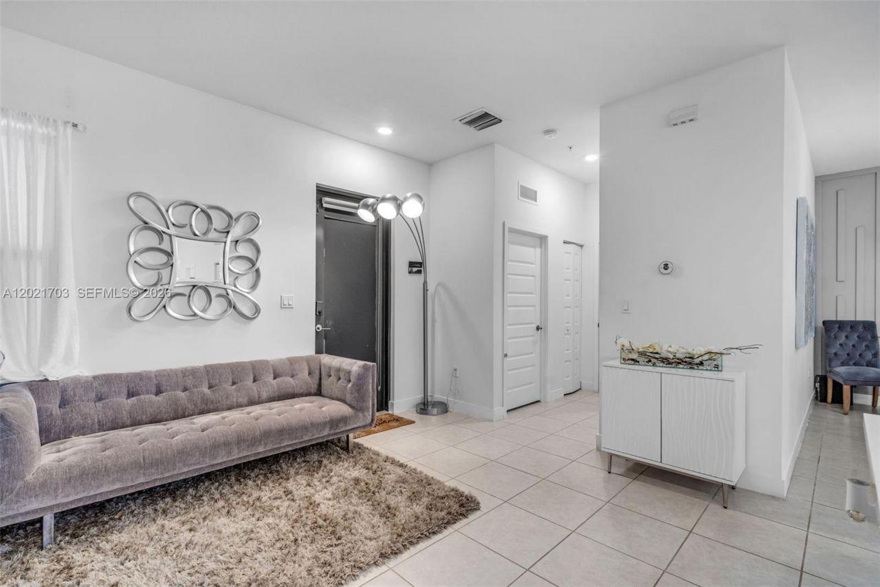 8015 NW 104th Ave, Unit 3, Doral, FL 33178 Photo