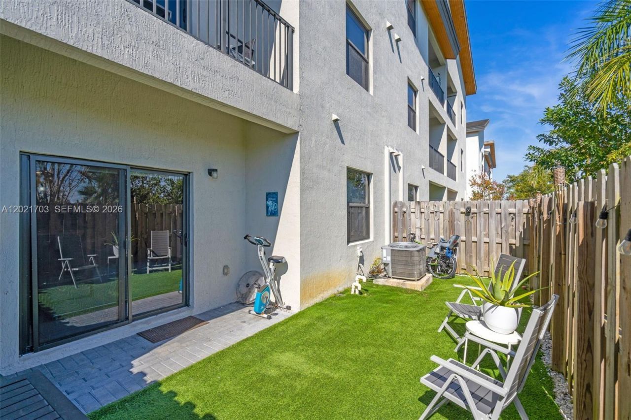 8015 NW 104th Ave, Unit 3, Doral, FL 33178 Photo