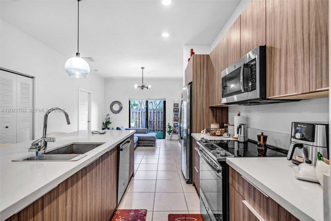 8015 NW 104th Ave, Unit 3, Doral, FL 33178 Photo