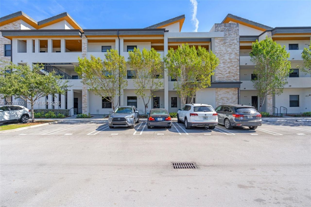 8015 NW 104th Ave, Unit 3, Doral, FL 33178 Photo