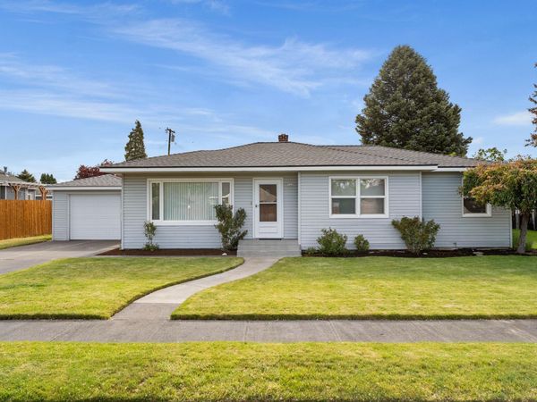 946 SW 13th Street, Redmond, OR 97756
