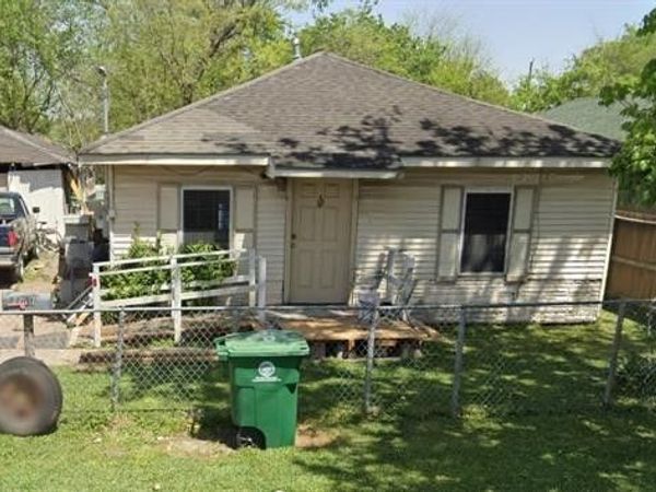 7217 Cowart St , Houston, TX 77020