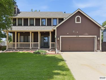 110 Fleetwood Drive, Papillion, NE 68133