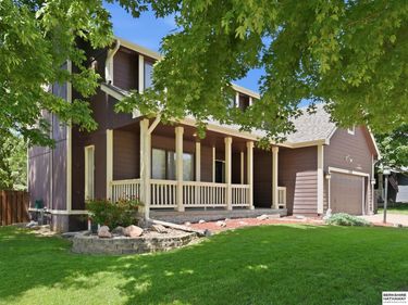 110 Fleetwood Drive, Papillion, NE 68133