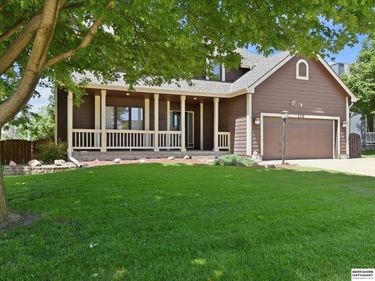 110 Fleetwood Drive, Papillion, NE 68133