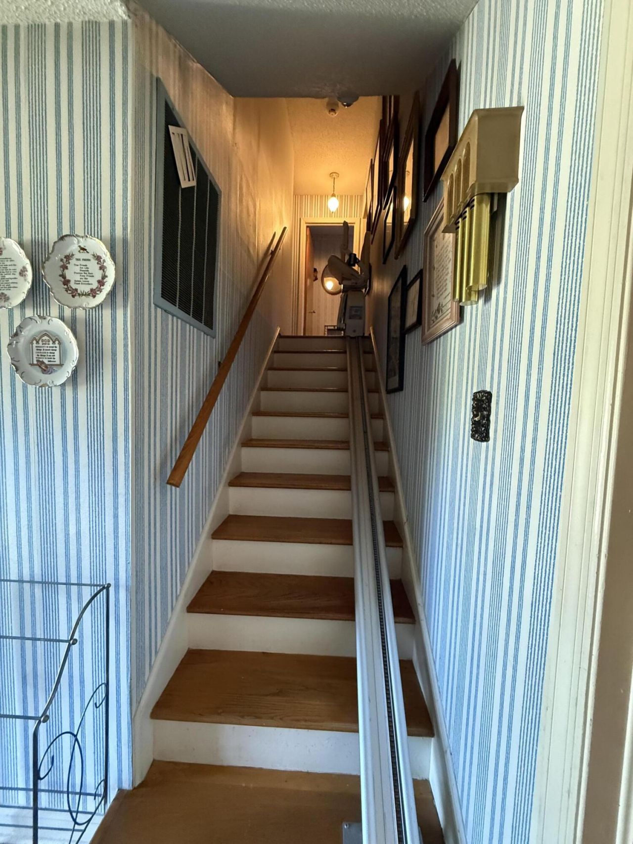 1471 Woodhill Terrace Photo 4