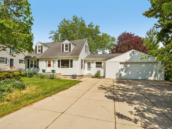 1030 Adelmann Ave, Brookfield, WI 53045