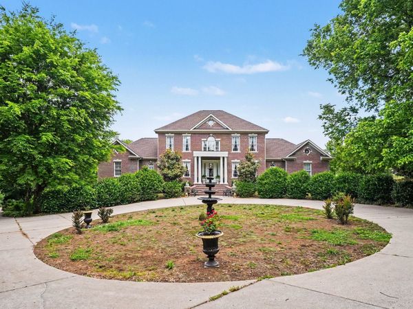 1523 North Main St , Mount Pleasant, TN 38474